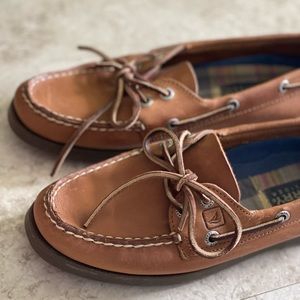 Sperry Authentic Original Boat Shoe - Women’s size 8 - Sahara Leather